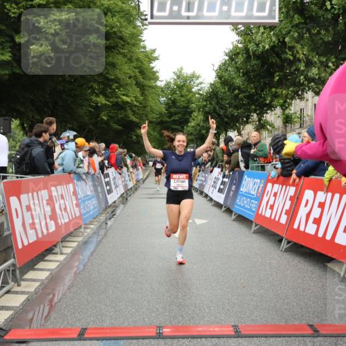 14.06.2026 - REWE Women's Run Strokosch-Dieckow http://msf.ph/oto/9755662 14.06.2026 09:47:15 Ziel 10430, 10601 meine-sportfotos.de