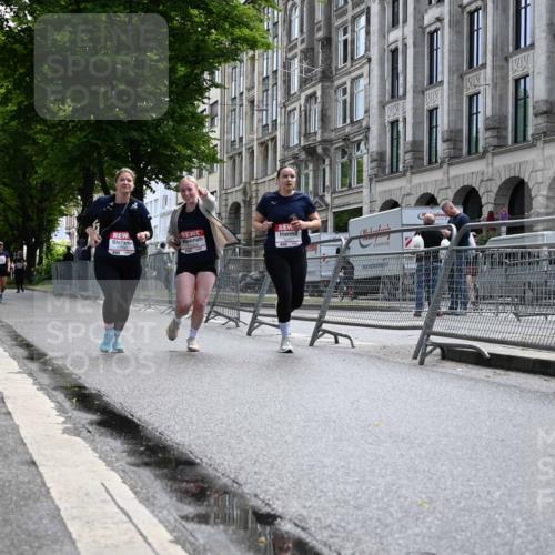 14.06.2026 - REWE Women's Run J. Mangold http://msf.ph/oto/9755741 14.06.2026 10:19:36 Ziel 10517, 10592, 11024 meine-sportfotos.de