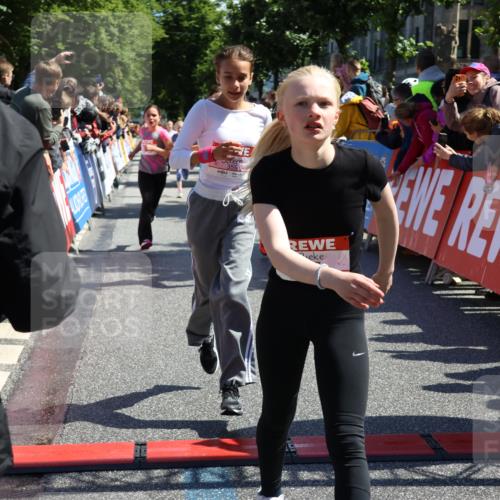 14.06.2026 - REWE Women's Run Strokosch-Dieckow http://msf.ph/oto/9755765 14.06.2026 11:36:57 Ziel 136, 158, 168, 184, 193, 204, 251, 354, 359, 367, 370 meine-sportfotos.de