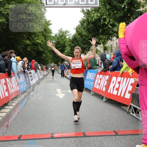 14.06.2026 - REWE Women's Run Strokosch-Dieckow http://msf.ph/oto/9755853 14.06.2026 09:47:02 Ziel 11492 meine-sportfotos.de