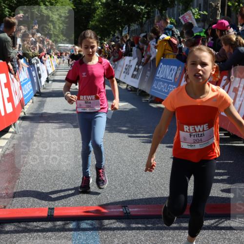 14.06.2026 - REWE Women's Run Strokosch-Dieckow http://msf.ph/oto/9755908 14.06.2026 11:36:52 Ziel 137, 157, 158, 163, 168, 182, 184, 204, 205, 330, 368, 370 meine-sportfotos.de