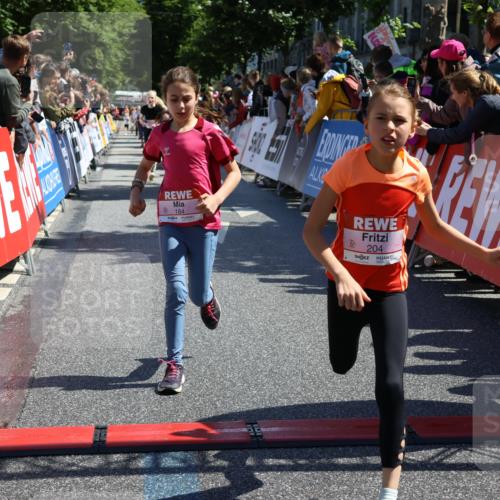 14.06.2026 - REWE Women's Run Strokosch-Dieckow http://msf.ph/oto/9755932 14.06.2026 11:36:52 Ziel 137, 157, 158, 163, 168, 182, 184, 204, 205, 330, 368, 370 meine-sportfotos.de