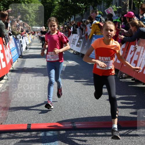 14.06.2026 - REWE Women's Run Strokosch-Dieckow http://msf.ph/oto/9755941 14.06.2026 11:36:52 Ziel 137, 157, 158, 163, 168, 182, 184, 204, 205, 330, 368, 370 meine-sportfotos.de