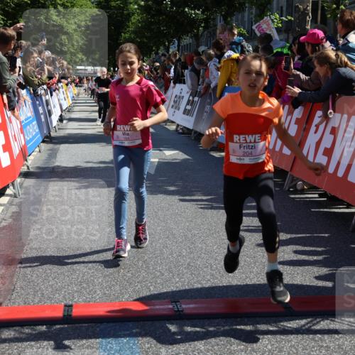 14.06.2026 - REWE Women's Run Strokosch-Dieckow http://msf.ph/oto/9755952 14.06.2026 11:36:52 Ziel 137, 157, 158, 163, 168, 182, 184, 204, 205, 330, 368, 370 meine-sportfotos.de