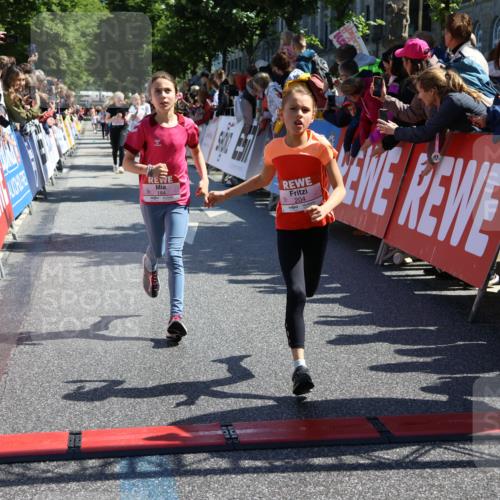14.06.2026 - REWE Women's Run Strokosch-Dieckow http://msf.ph/oto/9755999 14.06.2026 11:36:51 Ziel 137, 157, 158, 163, 182, 184, 204, 205, 211, 301, 330, 368, 370 meine-sportfotos.de