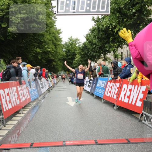 14.06.2026 - REWE Women's Run Strokosch-Dieckow http://msf.ph/oto/9756085 14.06.2026 09:46:50 Ziel 10892, 11520 meine-sportfotos.de