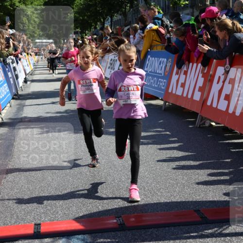 14.06.2026 - REWE Women's Run Strokosch-Dieckow http://msf.ph/oto/9756090 14.06.2026 11:36:49 Ziel 133, 137, 157, 158, 163, 182, 184, 187, 204, 205, 211, 301, 309, 330, 368, 370 meine-sportfotos.de