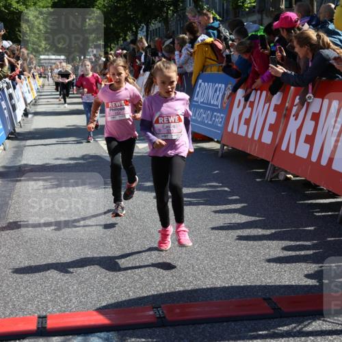14.06.2026 - REWE Women's Run Strokosch-Dieckow http://msf.ph/oto/9756112 14.06.2026 11:36:49 Ziel 133, 137, 157, 158, 163, 182, 184, 187, 204, 205, 211, 301, 309, 330, 368, 370 meine-sportfotos.de