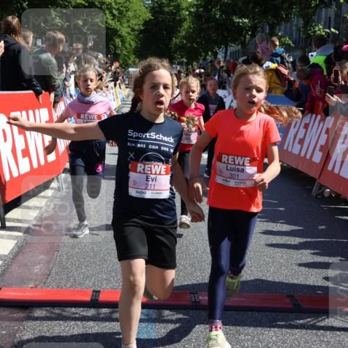 14.06.2026 - REWE Women's Run Strokosch-Dieckow http://msf.ph/oto/9756167 14.06.2026 11:36:43 Ziel 133, 137, 138, 157, 163, 182, 187, 205, 211, 256, 301, 309, 330, 346, 368 meine-sportfotos.de