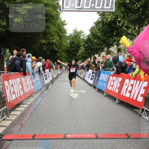 14.06.2026 - REWE Women's Run Strokosch-Dieckow http://msf.ph/oto/9756169 14.06.2026 09:46:44 Ziel 10892 meine-sportfotos.de