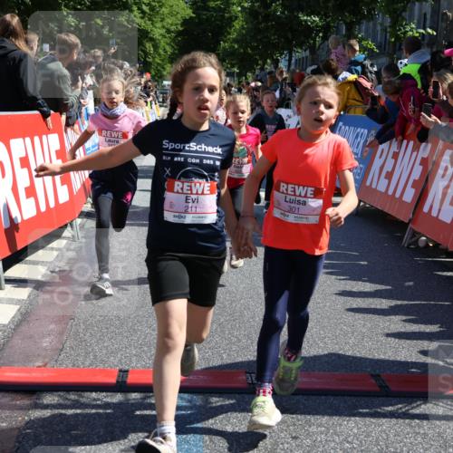 14.06.2026 - REWE Women's Run Strokosch-Dieckow http://msf.ph/oto/9756177 14.06.2026 11:36:43 Ziel 133, 137, 138, 157, 163, 182, 187, 205, 211, 256, 301, 309, 330, 346, 368 meine-sportfotos.de