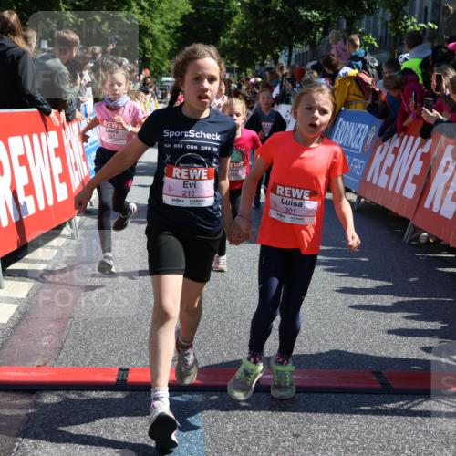 14.06.2026 - REWE Women's Run Strokosch-Dieckow http://msf.ph/oto/9756187 14.06.2026 11:36:43 Ziel 133, 137, 138, 157, 163, 182, 187, 205, 211, 256, 301, 309, 330, 346, 368 meine-sportfotos.de
