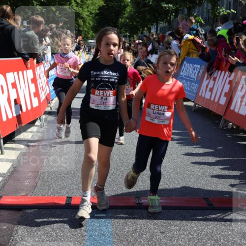 14.06.2026 - REWE Women's Run Strokosch-Dieckow http://msf.ph/oto/9756198 14.06.2026 11:36:43 Ziel 133, 137, 138, 157, 163, 182, 187, 205, 211, 256, 301, 309, 330, 346, 368 meine-sportfotos.de