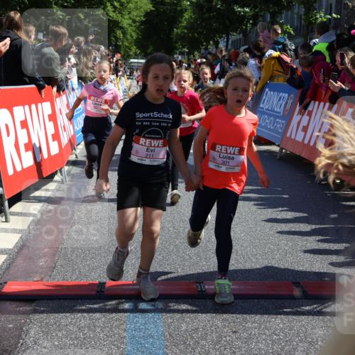 14.06.2026 - REWE Women's Run Strokosch-Dieckow http://msf.ph/oto/9756209 14.06.2026 11:36:43 Ziel 133, 137, 138, 157, 163, 182, 187, 205, 211, 256, 301, 309, 330, 346, 368 meine-sportfotos.de