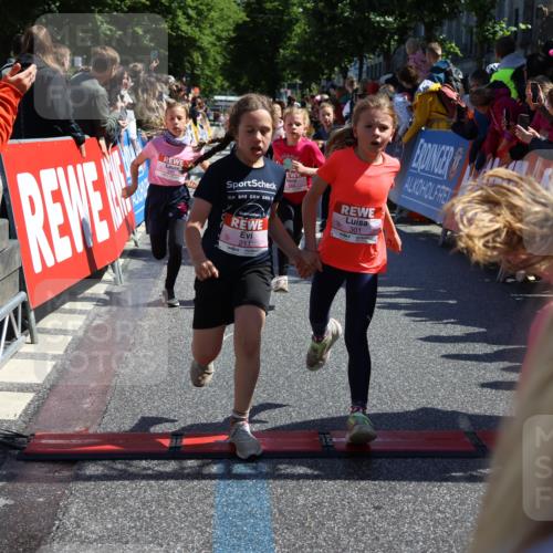 14.06.2026 - REWE Women's Run Strokosch-Dieckow http://msf.ph/oto/9756220 14.06.2026 11:36:43 Ziel 133, 137, 138, 157, 163, 182, 187, 205, 211, 256, 301, 309, 330, 346, 368 meine-sportfotos.de