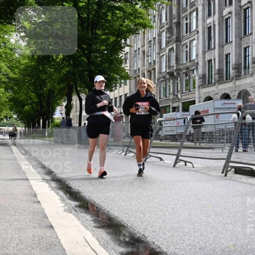 14.06.2026 - REWE Women's Run J. Mangold http://msf.ph/oto/9756226 14.06.2026 10:23:41 Ziel 10311, 10401, 10403, 10759 meine-sportfotos.de