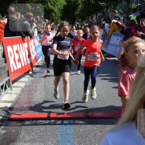 14.06.2026 - REWE Women's Run Strokosch-Dieckow http://msf.ph/oto/9756237 14.06.2026 11:36:43 Ziel 133, 137, 138, 157, 163, 182, 187, 205, 211, 256, 301, 309, 330, 346, 368 meine-sportfotos.de