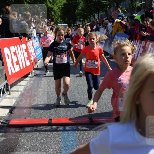 14.06.2026 - REWE Women's Run Strokosch-Dieckow http://msf.ph/oto/9756260 14.06.2026 11:36:43 Ziel 133, 137, 138, 157, 163, 182, 187, 205, 211, 256, 301, 309, 330, 346, 368 meine-sportfotos.de