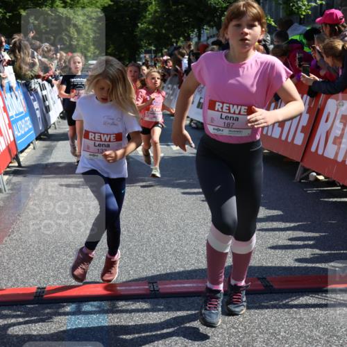 14.06.2026 - REWE Women's Run Strokosch-Dieckow http://msf.ph/oto/9756270 14.06.2026 11:36:41 Ziel 133, 137, 138, 157, 163, 182, 187, 211, 256, 301, 309, 312, 346, 368 meine-sportfotos.de