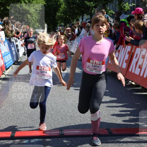 14.06.2026 - REWE Women's Run Strokosch-Dieckow http://msf.ph/oto/9756292 14.06.2026 11:36:41 Ziel 133, 137, 138, 157, 163, 182, 187, 211, 256, 301, 309, 312, 346, 368 meine-sportfotos.de