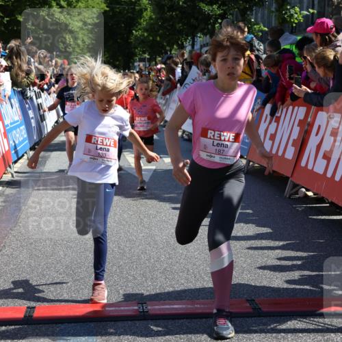 14.06.2026 - REWE Women's Run Strokosch-Dieckow http://msf.ph/oto/9756302 14.06.2026 11:36:41 Ziel 133, 137, 138, 157, 163, 182, 187, 211, 256, 301, 309, 312, 346, 368 meine-sportfotos.de