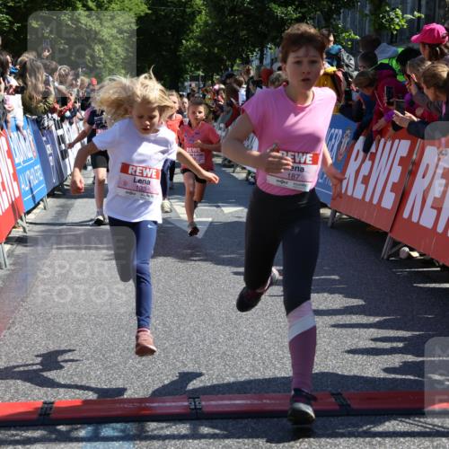 14.06.2026 - REWE Women's Run Strokosch-Dieckow http://msf.ph/oto/9756313 14.06.2026 11:36:41 Ziel 133, 137, 138, 157, 163, 182, 187, 211, 256, 301, 309, 312, 346, 368 meine-sportfotos.de