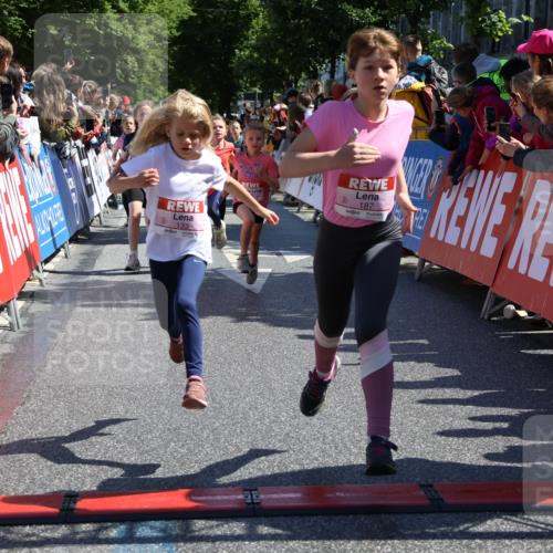 14.06.2026 - REWE Women's Run Strokosch-Dieckow http://msf.ph/oto/9756325 14.06.2026 11:36:41 Ziel 133, 137, 138, 157, 163, 182, 187, 211, 256, 301, 309, 312, 346, 368 meine-sportfotos.de