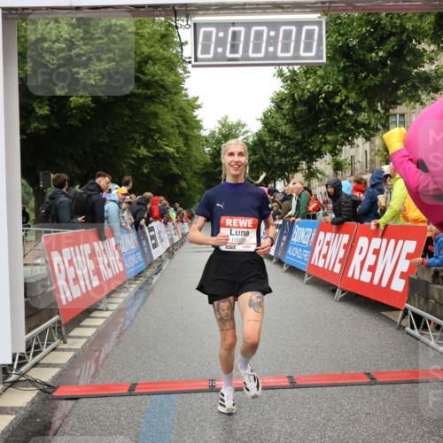 14.06.2026 - REWE Women's Run Strokosch-Dieckow http://msf.ph/oto/9756330 14.06.2026 09:46:06 Ziel 10020 meine-sportfotos.de