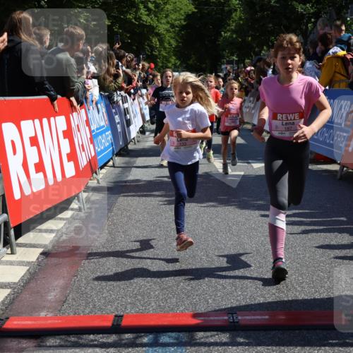 14.06.2026 - REWE Women's Run Strokosch-Dieckow http://msf.ph/oto/9756335 14.06.2026 11:36:40 Ziel 133, 138, 157, 163, 187, 211, 256, 301, 309, 312, 346 meine-sportfotos.de