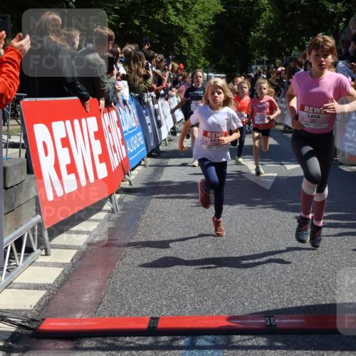 14.06.2026 - REWE Women's Run Strokosch-Dieckow http://msf.ph/oto/9756356 14.06.2026 11:36:40 Ziel 133, 138, 157, 163, 187, 211, 256, 301, 309, 312, 346 meine-sportfotos.de