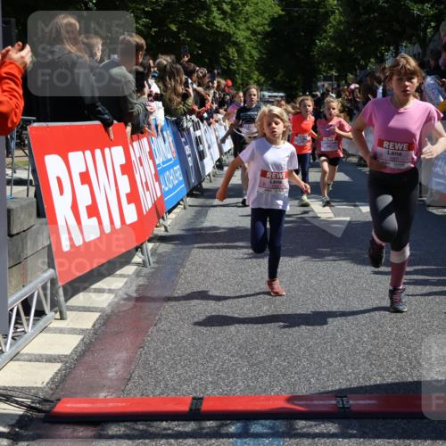 14.06.2026 - REWE Women's Run Strokosch-Dieckow http://msf.ph/oto/9756369 14.06.2026 11:36:40 Ziel 133, 138, 157, 163, 187, 211, 256, 301, 309, 312, 346 meine-sportfotos.de