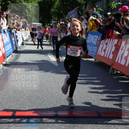 14.06.2026 - REWE Women's Run Strokosch-Dieckow http://msf.ph/oto/9756395 14.06.2026 11:36:38 Ziel 133, 138, 187, 256, 309, 312, 346 meine-sportfotos.de