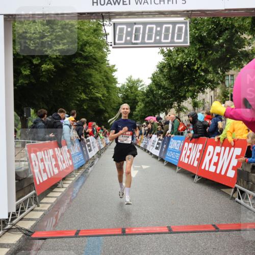 14.06.2026 - REWE Women's Run Strokosch-Dieckow http://msf.ph/oto/9756468 14.06.2026 09:46:06 Ziel 10020 meine-sportfotos.de