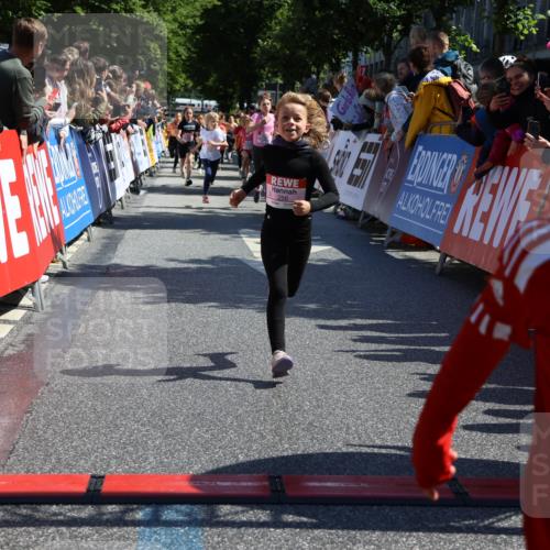 14.06.2026 - REWE Women's Run Strokosch-Dieckow http://msf.ph/oto/9756495 14.06.2026 11:36:37 Ziel 133, 138, 187, 256, 312, 346 meine-sportfotos.de