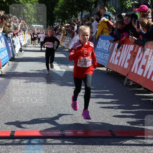 14.06.2026 - REWE Women's Run Strokosch-Dieckow http://msf.ph/oto/9756518 14.06.2026 11:36:36 Ziel 106, 138, 256, 312, 346 meine-sportfotos.de