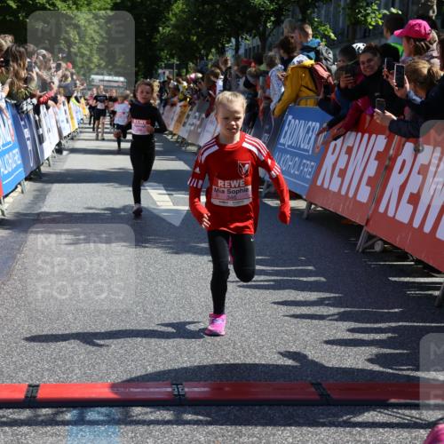 14.06.2026 - REWE Women's Run Strokosch-Dieckow http://msf.ph/oto/9756544 14.06.2026 11:36:36 Ziel 106, 138, 256, 312, 346 meine-sportfotos.de