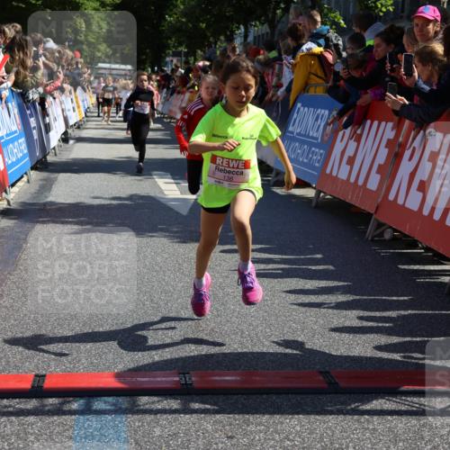 14.06.2026 - REWE Women's Run Strokosch-Dieckow http://msf.ph/oto/9756638 14.06.2026 11:36:35 Ziel 106, 138, 256, 312, 346 meine-sportfotos.de