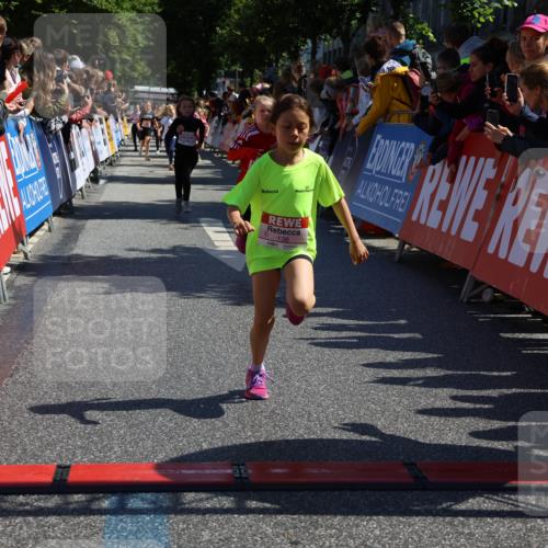 14.06.2026 - REWE Women's Run Strokosch-Dieckow http://msf.ph/oto/9756651 14.06.2026 11:36:35 Ziel 106, 138, 256, 312, 346 meine-sportfotos.de