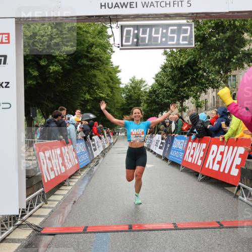 14.06.2026 - REWE Women's Run Strokosch-Dieckow http://msf.ph/oto/9756659 14.06.2026 09:45:15 Ziel 10072 meine-sportfotos.de