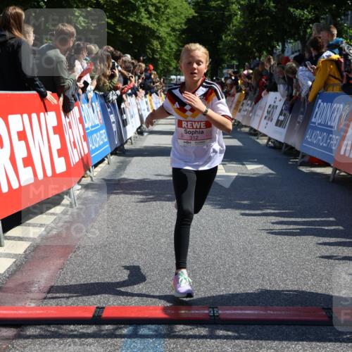 14.06.2026 - REWE Women's Run Strokosch-Dieckow http://msf.ph/oto/9756673 14.06.2026 11:36:33 Ziel 106, 138, 312, 346 meine-sportfotos.de