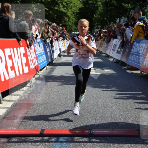 14.06.2026 - REWE Women's Run Strokosch-Dieckow http://msf.ph/oto/9756686 14.06.2026 11:36:33 Ziel 106, 138, 312, 346 meine-sportfotos.de