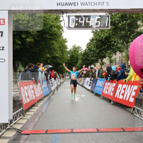 14.06.2026 - REWE Women's Run Strokosch-Dieckow http://msf.ph/oto/9756692 14.06.2026 09:45:14 Ziel 10072 meine-sportfotos.de