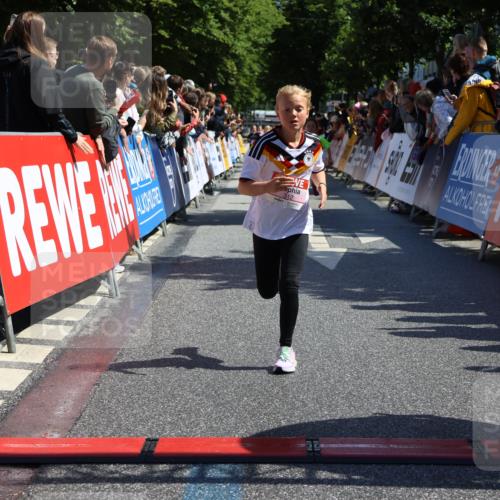14.06.2026 - REWE Women's Run Strokosch-Dieckow http://msf.ph/oto/9756721 14.06.2026 11:36:32 Ziel 106, 138, 312, 346 meine-sportfotos.de