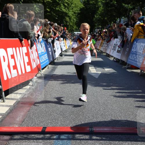 14.06.2026 - REWE Women's Run Strokosch-Dieckow http://msf.ph/oto/9756732 14.06.2026 11:36:32 Ziel 106, 138, 312, 346 meine-sportfotos.de