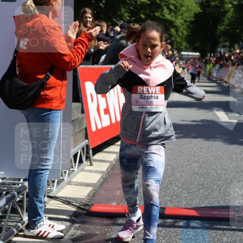 14.06.2026 - REWE Women's Run Strokosch-Dieckow http://msf.ph/oto/9756764 14.06.2026 11:36:28 Ziel 106, 237, 263 meine-sportfotos.de