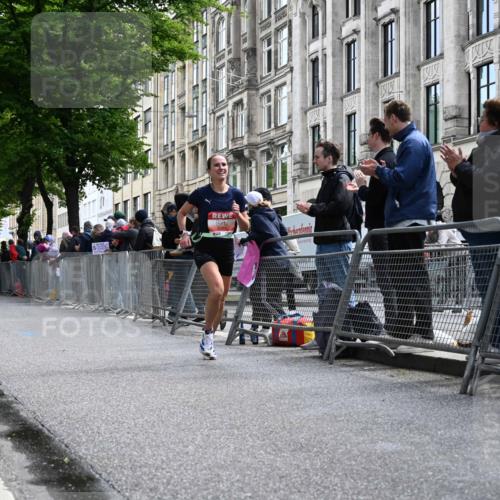 14.06.2026 - REWE Women's Run J. Mangold http://msf.ph/oto/9756777 14.06.2026 10:52:00 Ziel 6051 meine-sportfotos.de