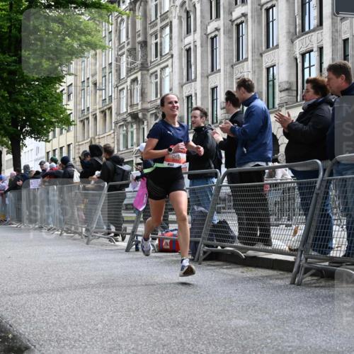 14.06.2026 - REWE Women's Run J. Mangold http://msf.ph/oto/9756783 14.06.2026 10:52:01 Ziel 6051 meine-sportfotos.de