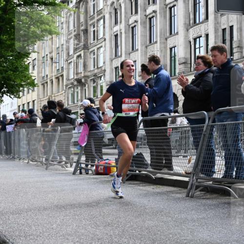 14.06.2026 - REWE Women's Run J. Mangold http://msf.ph/oto/9756787 14.06.2026 10:52:01 Ziel 6051 meine-sportfotos.de