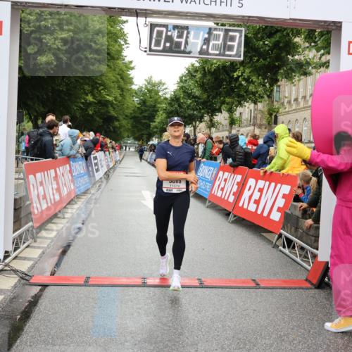 14.06.2026 - REWE Women's Run Strokosch-Dieckow http://msf.ph/oto/9756801 14.06.2026 09:44:46 Ziel 10328, 11079 meine-sportfotos.de