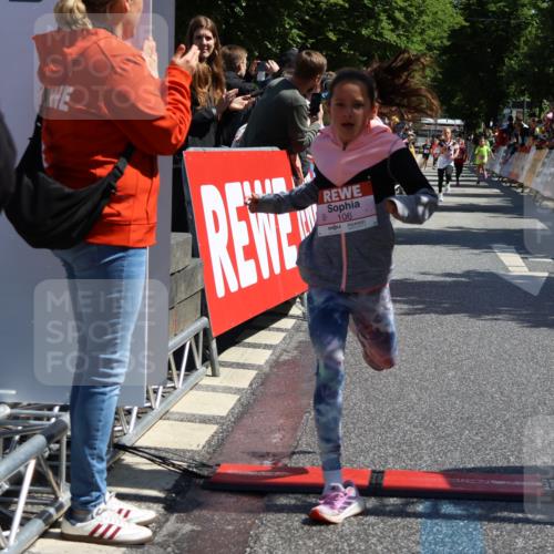 14.06.2026 - REWE Women's Run Strokosch-Dieckow http://msf.ph/oto/9756812 14.06.2026 11:36:28 Ziel 106, 237, 263 meine-sportfotos.de